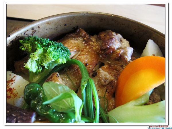 Dacci 打趣法式廚房:(台南。東區美食)Dacci 打趣,法式廚房 / 在“打趣”,你吃得到法國道地鄉村菜+國際咖啡調配師為您調製的飲品~無論是正餐時段或午茶時刻,來坐來好食^^