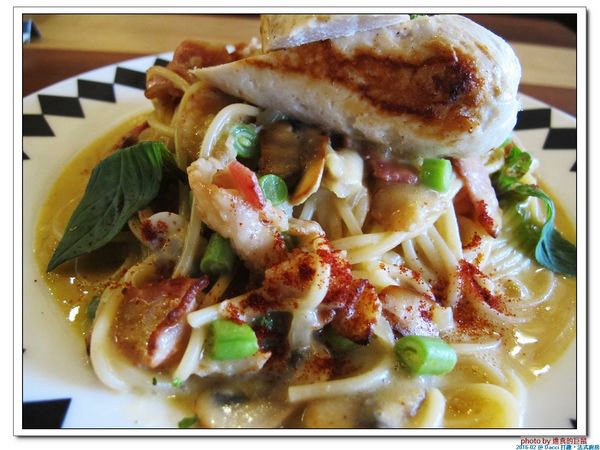 Dacci 打趣法式廚房:(台南。東區美食)Dacci 打趣,法式廚房 / 在“打趣”,你吃得到法國道地鄉村菜+國際咖啡調配師為您調製的飲品~無論是正餐時段或午茶時刻,來坐來好食^^