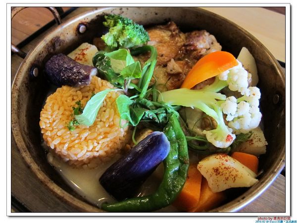 Dacci 打趣法式廚房:(台南。東區美食)Dacci 打趣,法式廚房 / 在“打趣”,你吃得到法國道地鄉村菜+國際咖啡調配師為您調製的飲品~無論是正餐時段或午茶時刻,來坐來好食^^