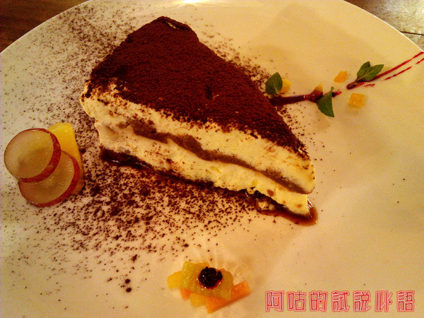 Dacci 打趣法式廚房:【臺南Ω東區】Dacci 打趣,法式廚房。餐點好吃氣氛佳,大推嫩煎鴨胸佐覆巧克力盆子醬