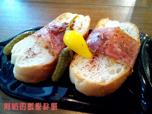 Dacci 打趣法式廚房:【臺南Ω東區】Dacci 打趣,法式廚房。餐點好吃氣氛佳,大推嫩煎鴨胸佐覆巧克力盆子醬