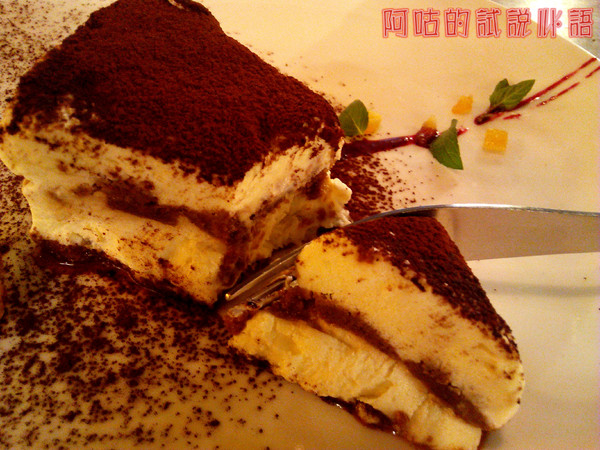 Dacci 打趣法式廚房:【臺南Ω東區】Dacci 打趣,法式廚房。餐點好吃氣氛佳,大推嫩煎鴨胸佐覆巧克力盆子醬