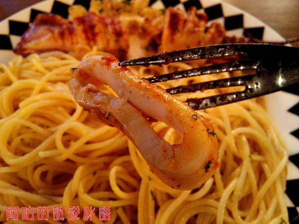 Dacci 打趣法式廚房:【臺南Ω東區】Dacci 打趣,法式廚房。餐點好吃氣氛佳,大推嫩煎鴨胸佐覆巧克力盆子醬