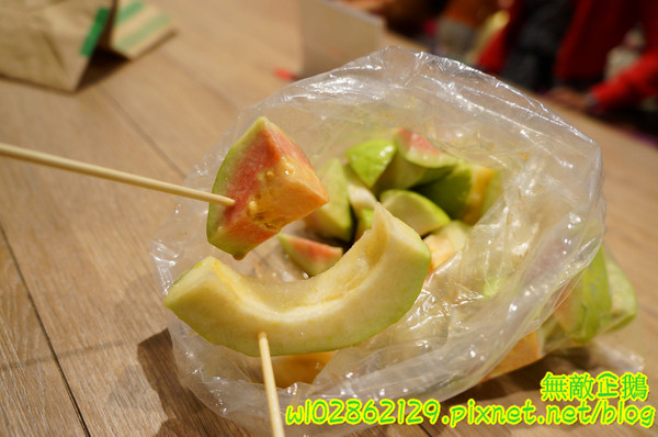 全佑甘草芭樂(新光三越 台南西門店)：【台南-中西區】燕巢牛奶x紅心芭樂...8種中藥的古早味甘草汁...健康無負擔...《全佑甘草芭樂》