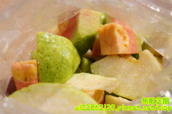 全佑甘草芭樂(新光三越 台南西門店):【台南-中西區】燕巢牛奶x紅心芭樂...8種中藥的古早味甘草汁...健康無負擔...《全佑甘草芭樂》