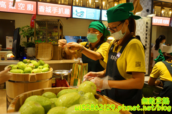 全佑甘草芭樂(新光三越 台南西門店):【台南-中西區】燕巢牛奶x紅心芭樂...8種中藥的古早味甘草汁...健康無負擔...《全佑甘草芭樂》