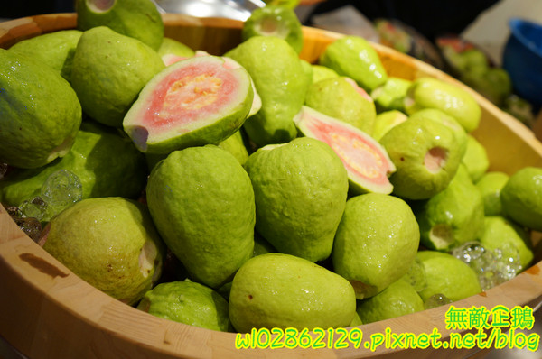 全佑甘草芭樂(新光三越 台南西門店):【台南-中西區】燕巢牛奶x紅心芭樂...8種中藥的古早味甘草汁...健康無負擔...《全佑甘草芭樂》