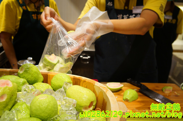 全佑甘草芭樂(新光三越 台南西門店):【台南-中西區】燕巢牛奶x紅心芭樂...8種中藥的古早味甘草汁...健康無負擔...《全佑甘草芭樂》