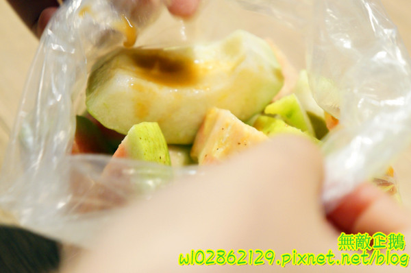 全佑甘草芭樂(新光三越 台南西門店):【台南-中西區】燕巢牛奶x紅心芭樂...8種中藥的古早味甘草汁...健康無負擔...《全佑甘草芭樂》