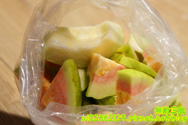 全佑甘草芭樂(新光三越 台南西門店):【台南-中西區】燕巢牛奶x紅心芭樂...8種中藥的古早味甘草汁...健康無負擔...《全佑甘草芭樂》