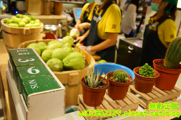 全佑甘草芭樂(新光三越 台南西門店):【台南-中西區】燕巢牛奶x紅心芭樂...8種中藥的古早味甘草汁...健康無負擔...《全佑甘草芭樂》