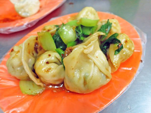 【三重美食】阿滿鍋貼-４顆鍋貼、４元水餃