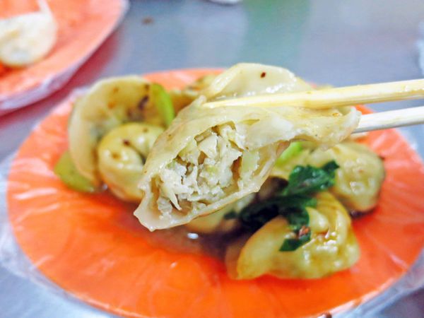 【三重美食】阿滿鍋貼-４顆鍋貼、４元水餃