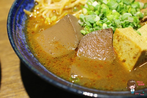 勝面(南京店)：【食記】台北南京東路 勝面 麻辣牛肉拉麵 精燉牛肉拉麵 鮮嫩牛肉片帶著花椒獨特香氣 香麻夠味