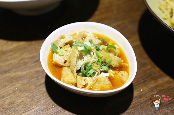 勝面(南京店)：【食記】台北南京東路 勝面 麻辣牛肉拉麵 精燉牛肉拉麵 鮮嫩牛肉片帶著花椒獨特香氣 香麻夠味