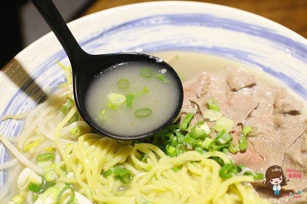 勝面(南京店)：【食記】台北南京東路 勝面 麻辣牛肉拉麵 精燉牛肉拉麵 鮮嫩牛肉片帶著花椒獨特香氣 香麻夠味