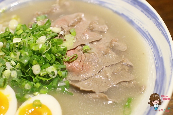 勝面(南京店)：【食記】台北南京東路 勝面 麻辣牛肉拉麵 精燉牛肉拉麵 鮮嫩牛肉片帶著花椒獨特香氣 香麻夠味