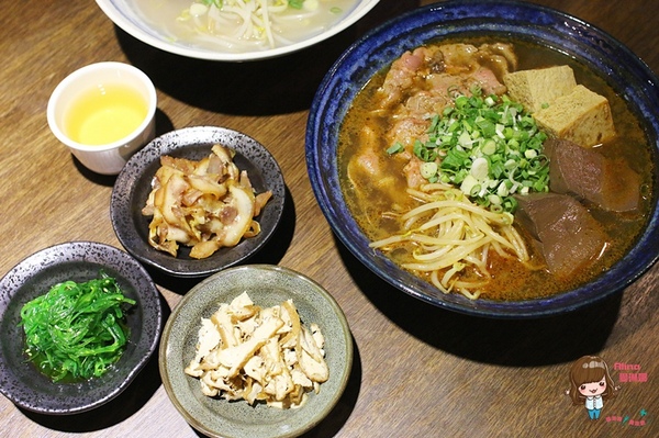 勝面(南京店)：【食記】台北南京東路 勝面 麻辣牛肉拉麵 精燉牛肉拉麵 鮮嫩牛肉片帶著花椒獨特香氣 香麻夠味