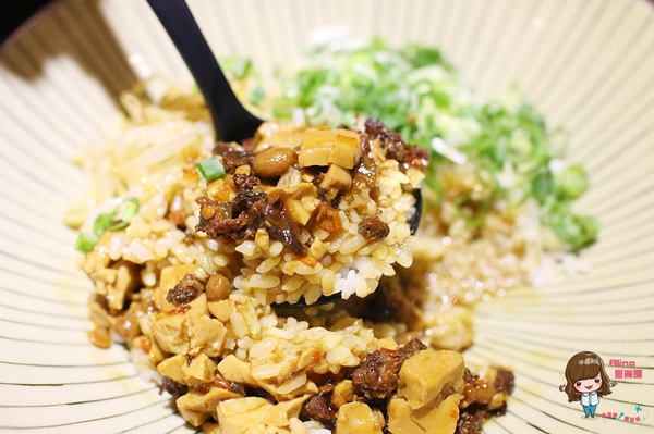 勝面(南京店)：【食記】台北南京東路 勝面 麻辣牛肉拉麵 精燉牛肉拉麵 鮮嫩牛肉片帶著花椒獨特香氣 香麻夠味