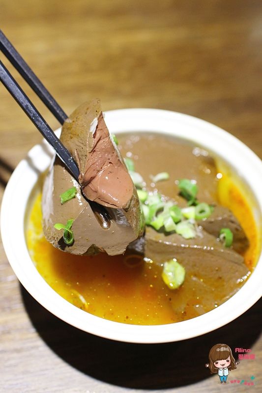 勝面(南京店)：【食記】台北南京東路 勝面 麻辣牛肉拉麵 精燉牛肉拉麵 鮮嫩牛肉片帶著花椒獨特香氣 香麻夠味