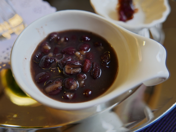 PURPLE Matcha Salon：1041021[官本金文愛台灣]二訪台中市西區THE ONE草悟道誠品綠園道商圈PURPLE Matcha Salon美味的抹茶貴妃凍飲抹茶控繼續尖叫吧平價消費高檔享受CP值超高