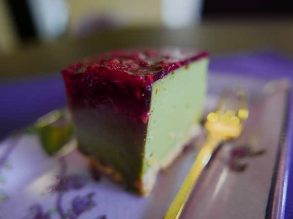 PURPLE Matcha Salon：1041021[官本金文愛台灣]二訪台中市西區THE ONE草悟道誠品綠園道商圈PURPLE Matcha Salon美味的抹茶貴妃凍飲抹茶控繼續尖叫吧平價消費高檔享受CP值超高