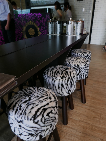 PURPLE Matcha Salon：1041021[官本金文愛台灣]二訪台中市西區THE ONE草悟道誠品綠園道商圈PURPLE Matcha Salon美味的抹茶貴妃凍飲抹茶控繼續尖叫吧平價消費高檔享受CP值超高