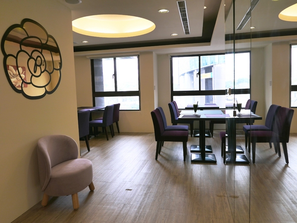 PURPLE Matcha Salon：1041021[官本金文愛台灣]二訪台中市西區THE ONE草悟道誠品綠園道商圈PURPLE Matcha Salon美味的抹茶貴妃凍飲抹茶控繼續尖叫吧平價消費高檔享受CP值超高