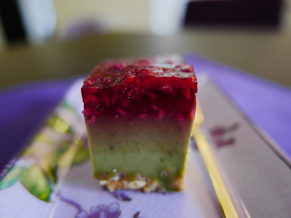 PURPLE Matcha Salon：1041021[官本金文愛台灣]二訪台中市西區THE ONE草悟道誠品綠園道商圈PURPLE Matcha Salon美味的抹茶貴妃凍飲抹茶控繼續尖叫吧平價消費高檔享受CP值超高