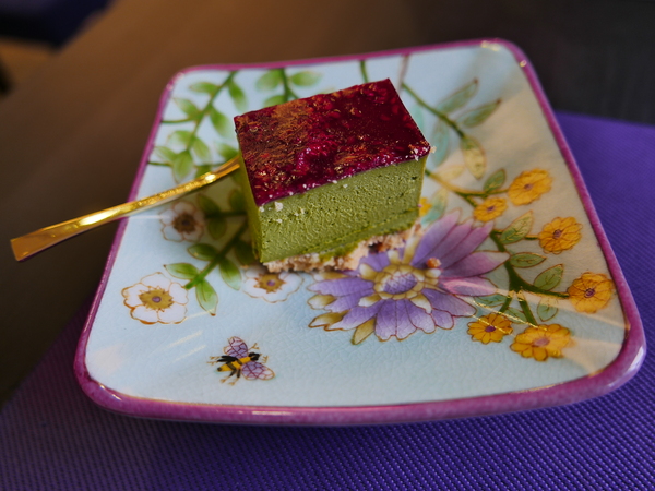 PURPLE Matcha Salon：1041021[官本金文愛台灣]二訪台中市西區THE ONE草悟道誠品綠園道商圈PURPLE Matcha Salon美味的抹茶貴妃凍飲抹茶控繼續尖叫吧平價消費高檔享受CP值超高