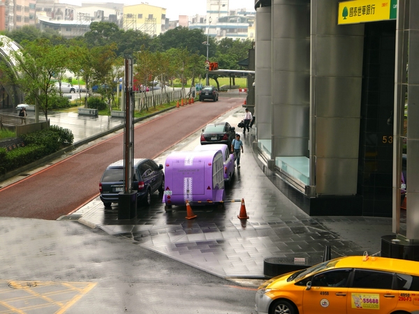 PURPLE Matcha Salon：1041021[官本金文愛台灣]二訪台中市西區THE ONE草悟道誠品綠園道商圈PURPLE Matcha Salon美味的抹茶貴妃凍飲抹茶控繼續尖叫吧平價消費高檔享受CP值超高