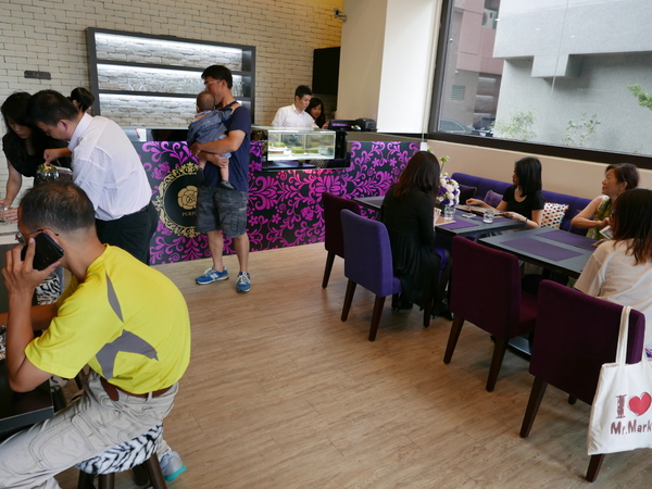PURPLE Matcha Salon：1041021[官本金文愛台灣]二訪台中市西區THE ONE草悟道誠品綠園道商圈PURPLE Matcha Salon美味的抹茶貴妃凍飲抹茶控繼續尖叫吧平價消費高檔享受CP值超高