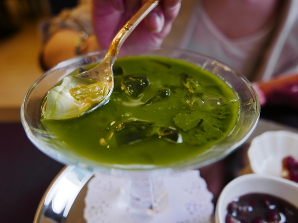 PURPLE Matcha Salon：1041021[官本金文愛台灣]二訪台中市西區THE ONE草悟道誠品綠園道商圈PURPLE Matcha Salon美味的抹茶貴妃凍飲抹茶控繼續尖叫吧平價消費高檔享受CP值超高