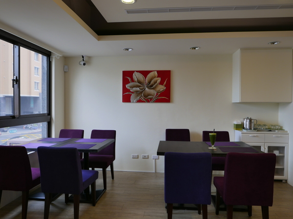 PURPLE Matcha Salon：1041021[官本金文愛台灣]二訪台中市西區THE ONE草悟道誠品綠園道商圈PURPLE Matcha Salon美味的抹茶貴妃凍飲抹茶控繼續尖叫吧平價消費高檔享受CP值超高