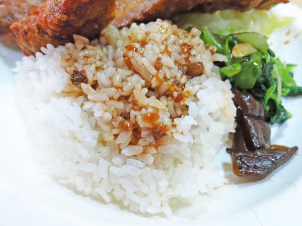 【中和美食】東大排骨-1盒便當2人份量,超大份量老店