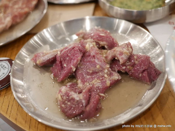 姜虎東678白丁烤肉：【食記】台中姜虎東678白丁韓國傳統烤肉台中店@北屯漢口幫美食廣場 : 世界第一BBQ？嗯,這裡的食材跟醬料都比在韓國首爾要好吃的多了…也比林佳龍有誠意喔!