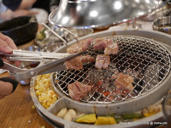 姜虎東678白丁烤肉：【食記】台中姜虎東678白丁韓國傳統烤肉台中店@北屯漢口幫美食廣場 : 世界第一BBQ？嗯,這裡的食材跟醬料都比在韓國首爾要好吃的多了…也比林佳龍有誠意喔!