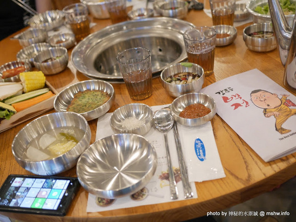 姜虎東678白丁烤肉：【食記】台中姜虎東678白丁韓國傳統烤肉台中店@北屯漢口幫美食廣場 : 世界第一BBQ？嗯,這裡的食材跟醬料都比在韓國首爾要好吃的多了…也比林佳龍有誠意喔!