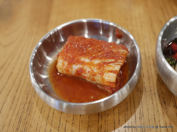 姜虎東678白丁烤肉：【食記】台中姜虎東678白丁韓國傳統烤肉台中店@北屯漢口幫美食廣場 : 世界第一BBQ？嗯,這裡的食材跟醬料都比在韓國首爾要好吃的多了…也比林佳龍有誠意喔!