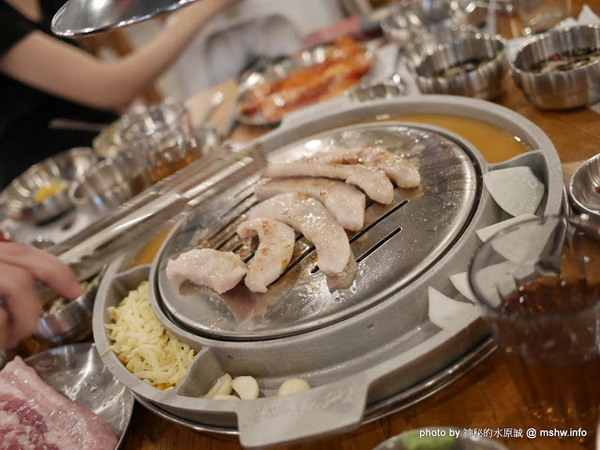 姜虎東678白丁烤肉：【食記】台中姜虎東678白丁韓國傳統烤肉台中店@北屯漢口幫美食廣場 : 世界第一BBQ？嗯,這裡的食材跟醬料都比在韓國首爾要好吃的多了…也比林佳龍有誠意喔!