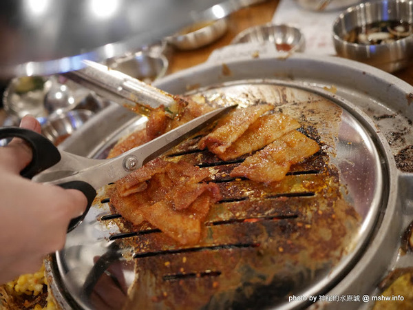 姜虎東678白丁烤肉：【食記】台中姜虎東678白丁韓國傳統烤肉台中店@北屯漢口幫美食廣場 : 世界第一BBQ？嗯,這裡的食材跟醬料都比在韓國首爾要好吃的多了…也比林佳龍有誠意喔!