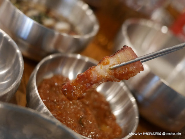 姜虎東678白丁烤肉：【食記】台中姜虎東678白丁韓國傳統烤肉台中店@北屯漢口幫美食廣場 : 世界第一BBQ？嗯,這裡的食材跟醬料都比在韓國首爾要好吃的多了…也比林佳龍有誠意喔!