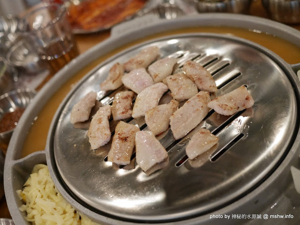 姜虎東678白丁烤肉：【食記】台中姜虎東678白丁韓國傳統烤肉台中店@北屯漢口幫美食廣場 : 世界第一BBQ？嗯,這裡的食材跟醬料都比在韓國首爾要好吃的多了…也比林佳龍有誠意喔!