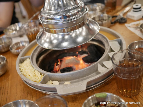 姜虎東678白丁烤肉：【食記】台中姜虎東678白丁韓國傳統烤肉台中店@北屯漢口幫美食廣場 : 世界第一BBQ？嗯,這裡的食材跟醬料都比在韓國首爾要好吃的多了…也比林佳龍有誠意喔!