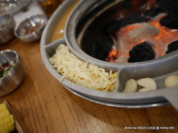 姜虎東678白丁烤肉：【食記】台中姜虎東678白丁韓國傳統烤肉台中店@北屯漢口幫美食廣場 : 世界第一BBQ？嗯,這裡的食材跟醬料都比在韓國首爾要好吃的多了…也比林佳龍有誠意喔!