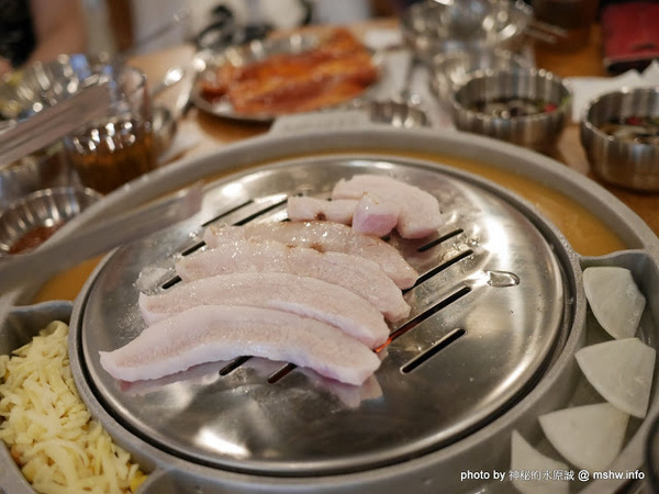 姜虎東678白丁烤肉：【食記】台中姜虎東678白丁韓國傳統烤肉台中店@北屯漢口幫美食廣場 : 世界第一BBQ？嗯,這裡的食材跟醬料都比在韓國首爾要好吃的多了…也比林佳龍有誠意喔!