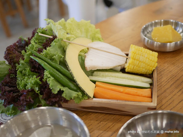 姜虎東678白丁烤肉：【食記】台中姜虎東678白丁韓國傳統烤肉台中店@北屯漢口幫美食廣場 : 世界第一BBQ？嗯,這裡的食材跟醬料都比在韓國首爾要好吃的多了…也比林佳龍有誠意喔!