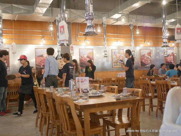 姜虎東678白丁烤肉：【食記】台中姜虎東678白丁韓國傳統烤肉台中店@北屯漢口幫美食廣場 : 世界第一BBQ？嗯,這裡的食材跟醬料都比在韓國首爾要好吃的多了…也比林佳龍有誠意喔!