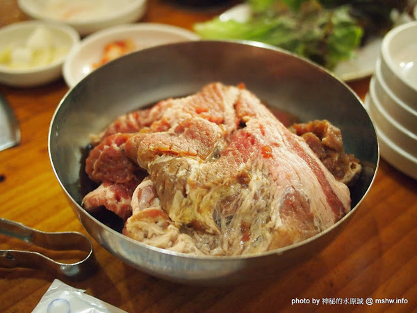 姜虎東678白丁烤肉：【食記】台中姜虎東678白丁韓國傳統烤肉台中店@北屯漢口幫美食廣場 : 世界第一BBQ？嗯,這裡的食材跟醬料都比在韓國首爾要好吃的多了…也比林佳龍有誠意喔!