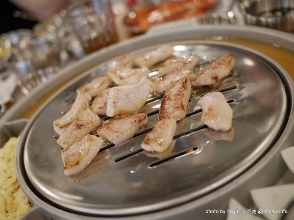 姜虎東678白丁烤肉：【食記】台中姜虎東678白丁韓國傳統烤肉台中店@北屯漢口幫美食廣場 : 世界第一BBQ？嗯,這裡的食材跟醬料都比在韓國首爾要好吃的多了…也比林佳龍有誠意喔!